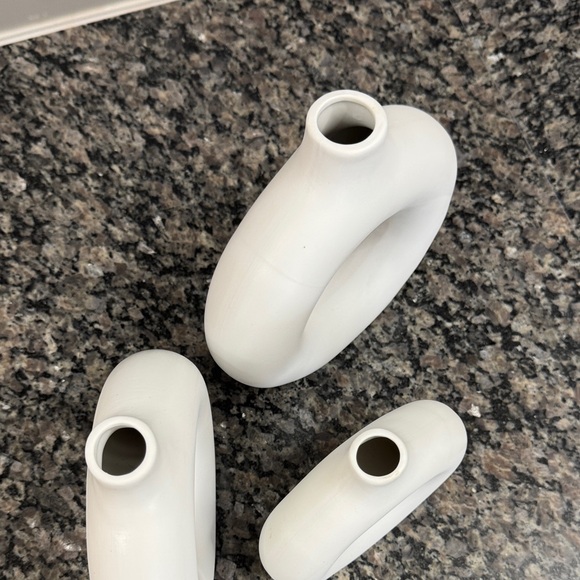 White Ceramic Ring Vases - Set of 3 - Picture 4 of 14